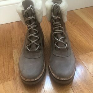 Timberland Woman’s Courmayeur Valley 6 inc Shearling Waterproof boots.